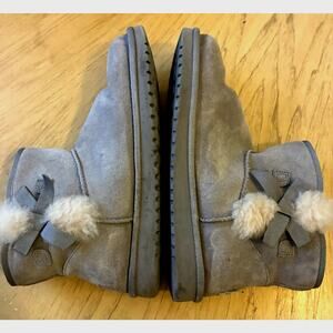 KOOLABURRA Gray Short Ankle Boots Victoria Womens 10 UGG Pom’s Comfy Cozy Fuzzy